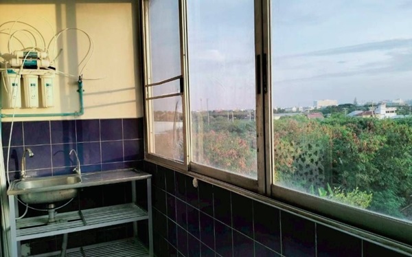 ขายด่วน คอนโด กรีนเพลส รอยัล พาร์ค ทำเลหน้าโรงเรียน ขนาด 31 ตรม.ชั้น 4 ห้องเย็นอยู่สบาย โทร 099-1961001